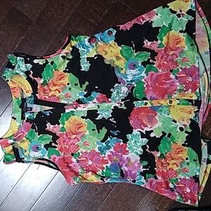 💛NWOT Vibrant Colored Floral Pattern High Low Tunic Top